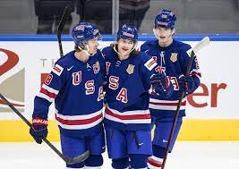 Jake Sanderson starter sin karriere